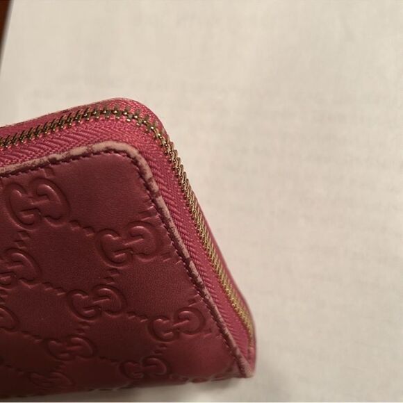 Authentic Gucci GG Signature Continental Pink
Leather Zip Around Wallet - Picture 13 of 16